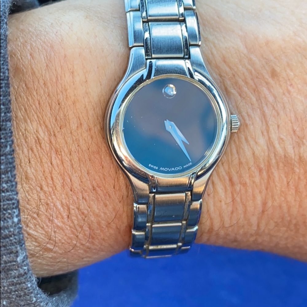 Women’s Movado watch in classic Silvertone & black face 100% Authentic - Picture 9 of 14